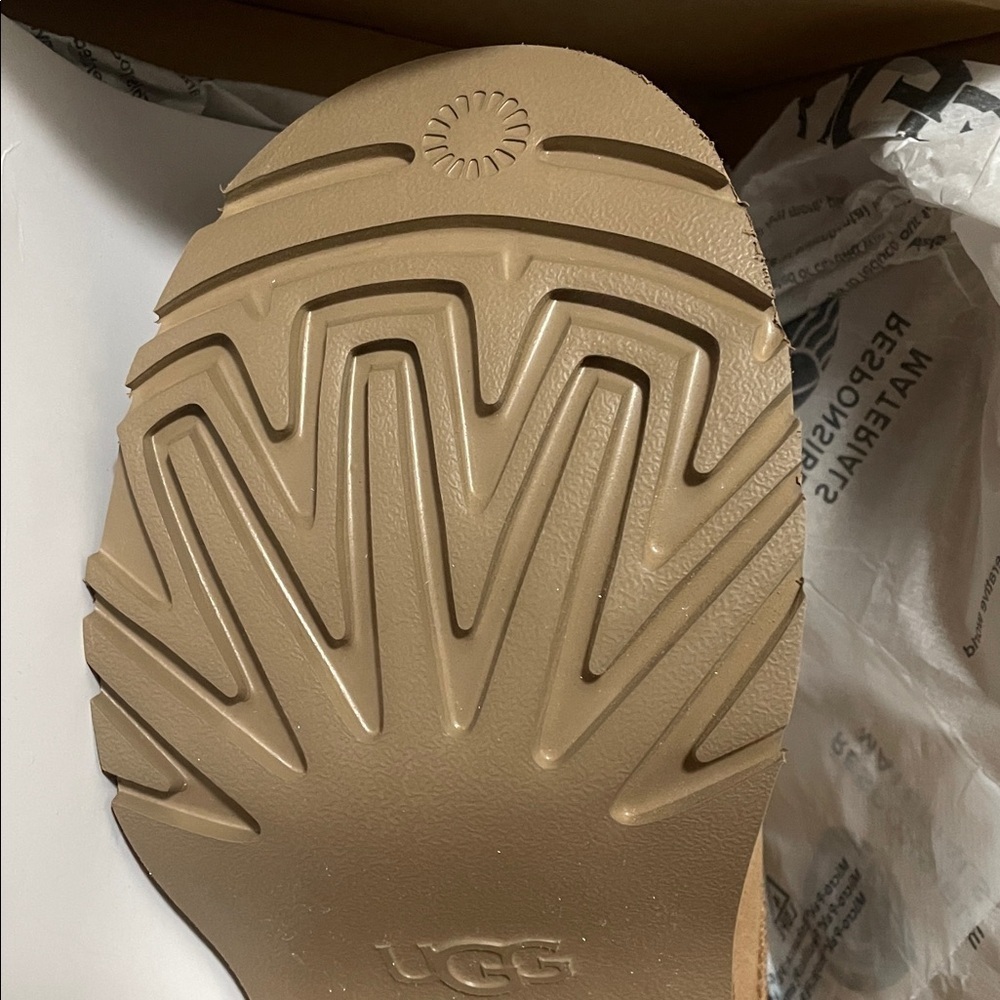 UGG CLASSIC ULTRA MINI NEW HEIGHTS Size 9 - Picture 7 of 7